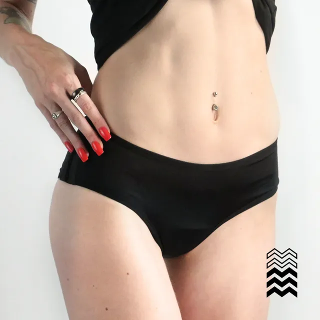 mypads-silvia-culotte-menstruelle-avec-agrafes-flux-moyen image 1